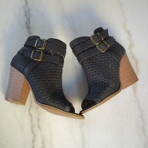 Drash Perforated Black Heeled Boots with Double Buckle Size 7